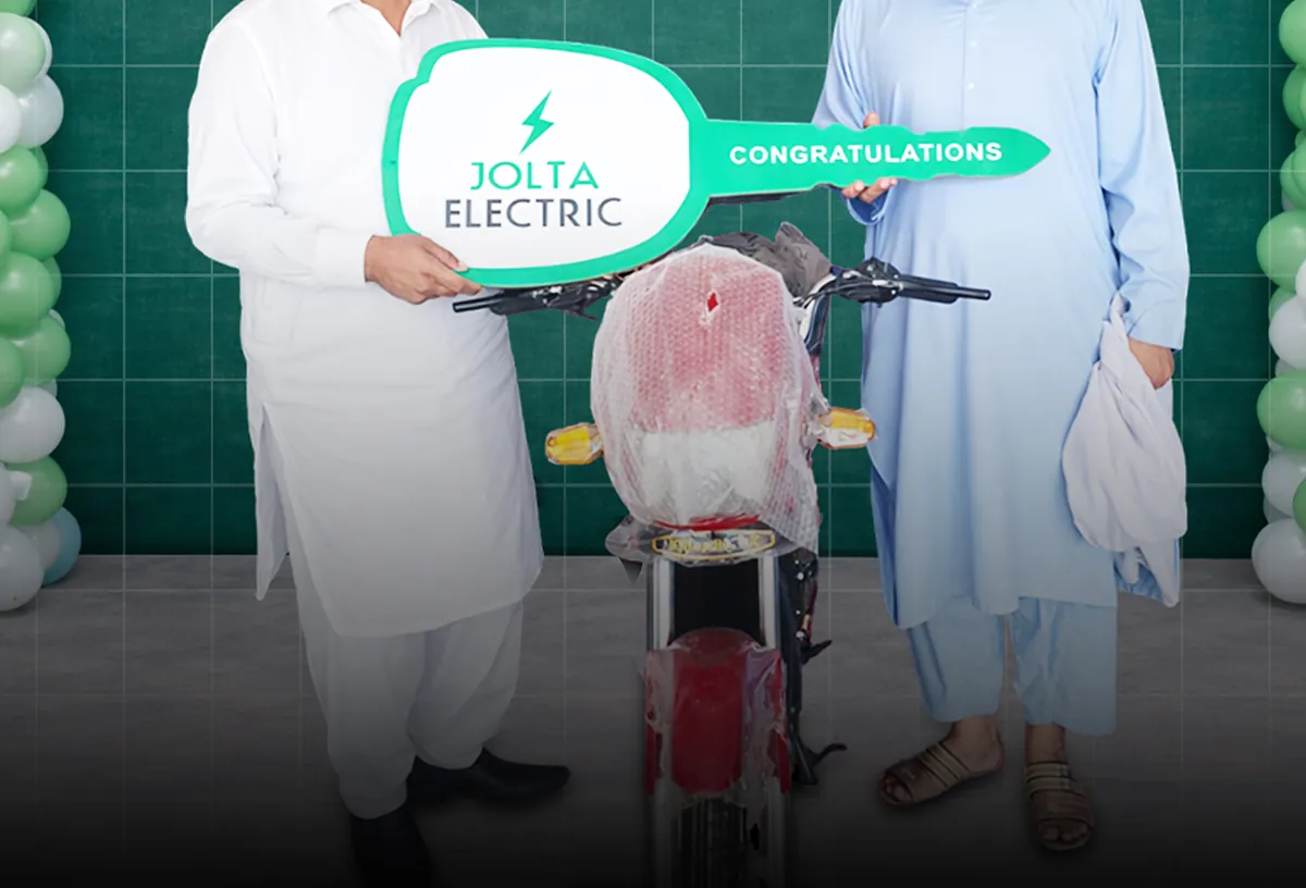A PAVE Scheme applicant receives the keys to his Jolta electric bike